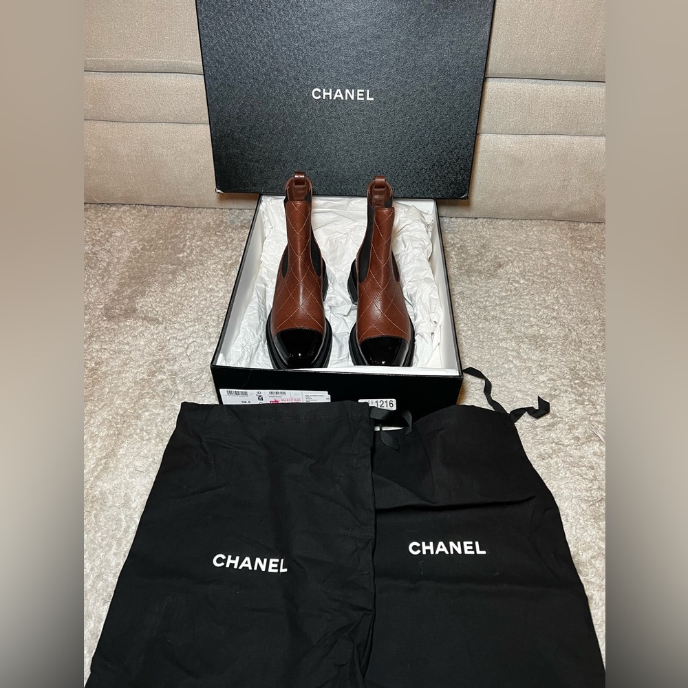 Chanel Calfskin Patent Cap Toe Quilted Short Boots 38.5 Brown/Black - Picture 2 of 16